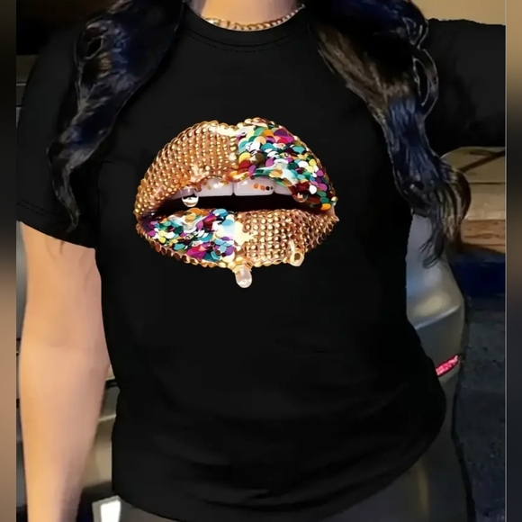 Beautiful Golden Sparkle Lips Graphic T-shirt Women's size 14 New without Tags - Picture 3 of 4